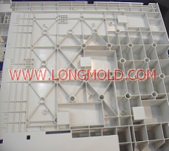 Plastic injection mould - gas assisted mold
